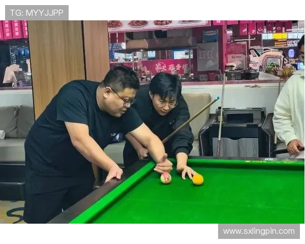 以台球为纽带探索竞技技巧与社交魅力融合的运动新风尚 以台球为纽带探索竞技技巧与社交魅力融合的运动新风尚