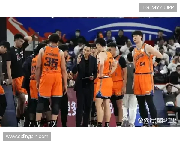 CBA东莞队与四川队激战正酣谁能在这场较量中笑到最后