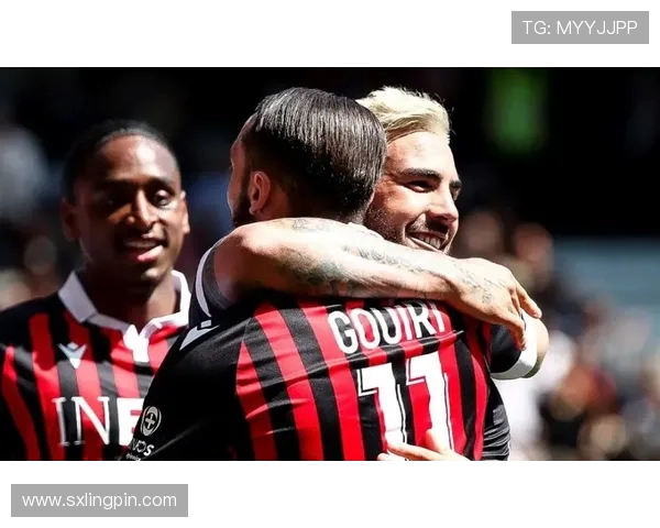 克莱蒙与洛里昂激战正酣比分悬念迭起引发球迷热议